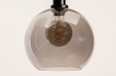 Foto 14335-5: Trendy, zwarte hanglamp voorzien van drie glazen kappen, geschikt voor vervangbaar led.
