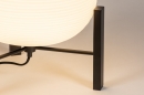 Foto 14924-5: Grote design tafellamp van ETH met opaalglas en een zwart onderstel.