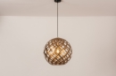 Foto 14957-3: Gouden hanglamp in bolvorm met geometrische vormen 
