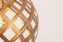 Foto 14957-6: Gouden hanglamp in bolvorm met geometrische vormen 