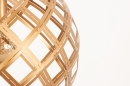 Foto 14957-9: Gouden hanglamp in bolvorm met geometrische vormen 