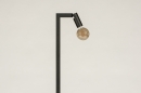 Foto 14971-12: Zwarte vloerlamp met drie verschillende looks; zwarte leeslamp, leeslamp met messing detail of industriële vloerlamp