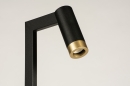 Foto 14971-19: Zwarte vloerlamp met drie verschillende looks; zwarte leeslamp, leeslamp met messing detail of industriële vloerlamp
