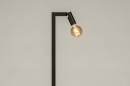 Foto 14971-4: Zwarte vloerlamp met drie verschillende looks; zwarte leeslamp, leeslamp met messing detail of industriële vloerlamp