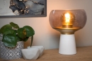 Foto 15153-1: Witte tafellamp met messing en rookglas