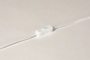 Foto 15153-12: Witte tafellamp met messing en rookglas