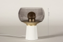 Foto 15153-2: Witte tafellamp met messing en rookglas