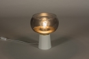 Foto 15153-3: Witte tafellamp met messing en rookglas