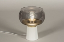 Foto 15153-4: Witte tafellamp met messing en rookglas