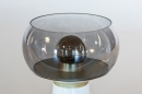 Foto 15153-9: Witte tafellamp met messing en rookglas