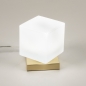 Foto 15163-7: Design tafellamp in kubus vorm van opaalglas en messing met touchdimmer