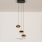 Foto 15210-1: Zwarte hanglamp met drie amberkleurige glazen die trapsgewijs naar beneden hangen