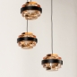 Foto 15210-7: Zwarte hanglamp met drie amberkleurige glazen die trapsgewijs naar beneden hangen