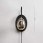 Foto 15235-1: Zwarte led wandlamp met eivormig glas in amberkleur