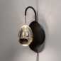 Foto 15235-4: Zwarte led wandlamp met eivormig glas in amberkleur