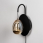 Foto 15235-6: Zwarte led wandlamp met eivormig glas in amberkleur