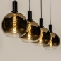 Foto 15248-7: Zwarte hanglamp met vier bollen van goud glas
