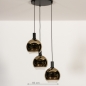 Foto 15249-1: Zwarte hanglamp met drie bollen van spiegelend goud glas