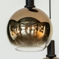 Foto 15249-11: Zwarte hanglamp met drie bollen van spiegelend goud glas
