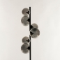 Foto 15256-6: Zwarte dimbare vloerlamp met zes bollen van rookglas in boutique hotel stijl