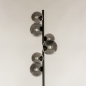Foto 15256-7: Zwarte dimbare vloerlamp met zes bollen van rookglas in boutique hotel stijl