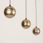 Foto 15304-10 schuinaanzicht: Hanglamp met metalen bollen in messing/goud