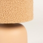 Foto 15347-8: Trendy tafellamp in nude kleur met kap van teddy stof 