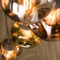 Foto 15379-4: Vide hanglamp met zeven glazen bollen met organische vormen in goud, koper en chroom