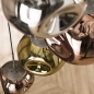 Foto 15379-5: Vide hanglamp met zeven glazen bollen met organische vormen in goud, koper en chroom