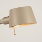 Foto 15420-7 detailfoto: Beige tafellamp met gouden binnenkant en verstelbare knikarm 