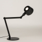 Foto 15424-4 schuinaanzicht: Zwarte bureaulamp met gouden binnenkant en verstelbare knikarm