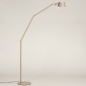 Foto 15430-2 zijaanzicht: Hoge staande leeslamp in beige met verstelbare arm en schakelaar op armatuur 