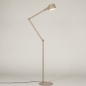 Foto 15430-3 schuinaanzicht: Hoge staande leeslamp in beige met verstelbare arm en schakelaar op armatuur 