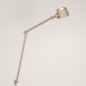 Foto 15430-4 schuinaanzicht: Hoge staande leeslamp in beige met verstelbare arm en schakelaar op armatuur 