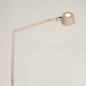 Foto 15430-5 zijaanzicht: Hoge staande leeslamp in beige met verstelbare arm en schakelaar op armatuur 