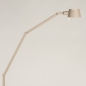 Foto 15430-6 zijaanzicht: Hoge staande leeslamp in beige met verstelbare arm en schakelaar op armatuur 
