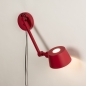 Foto 15437-3: Rote Wandleuchte mit Gelenkarm mit Kabel und Stecker 