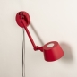 Foto 15437-6: Rote Wandleuchte mit Gelenkarm mit Kabel und Stecker 