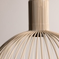 Foto 15517-2 detailfoto: Beige hanglamp in bolvorm met spijlen van metaal 