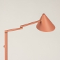 Foto 15521-8 zijaanzicht: Roze vloerlamp van metaal met knikarm in Scandinavische stijl