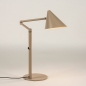 Foto 15526-5: Beigefarbene Metalltischlampe mit Designerschirm und Schalter an der Armatur