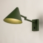 Foto 15528-2 schuinaanzicht: Groene wandlamp met knikarm en schakelaar op de wandplaat in Scandinavische stijl 