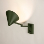 Foto 15528-3 schuinaanzicht: Groene wandlamp met knikarm en schakelaar op de wandplaat in Scandinavische stijl 