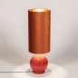 Foto 15580-4 vooraanzicht: Grote vaaslamp als vloerlamp in oranje met smalle, hoge lampenkap van velvet