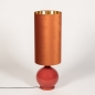 Foto 15580-5 vooraanzicht: Grote vaaslamp als vloerlamp in oranje met smalle, hoge lampenkap van velvet