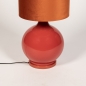 Foto 15580-9 detailfoto: Grote vaaslamp als vloerlamp in oranje met smalle, hoge lampenkap van velvet