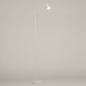 Foto 15596-2 schuinaanzicht: Oplaadbare led vloerlamp in het wit met knikarm en usb kabel 