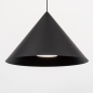Foto 15617-2: Grote hanglamp rond in zwart met grote conische kap van metaal 