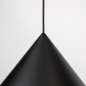 Foto 15617-9: Grote hanglamp rond in zwart met grote conische kap van metaal 
