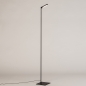 Foto 15671-4 schuinaanzicht: Staande led leeslamp in het zwart 360 graden draaibaar en dimbaar met touchdimmer